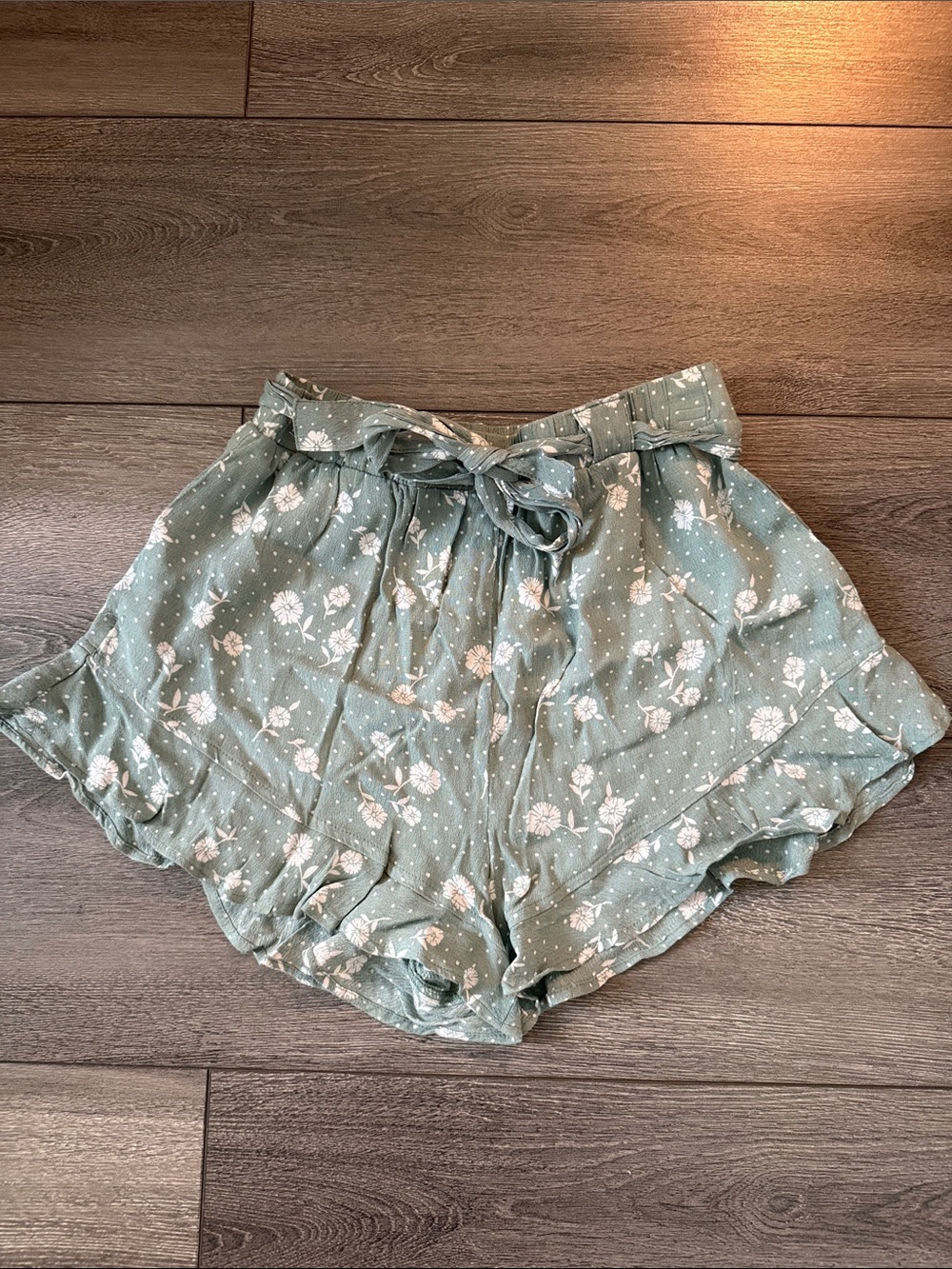 Forever 21 Sage Green Floral Tie-Waist High-Rise Shorts